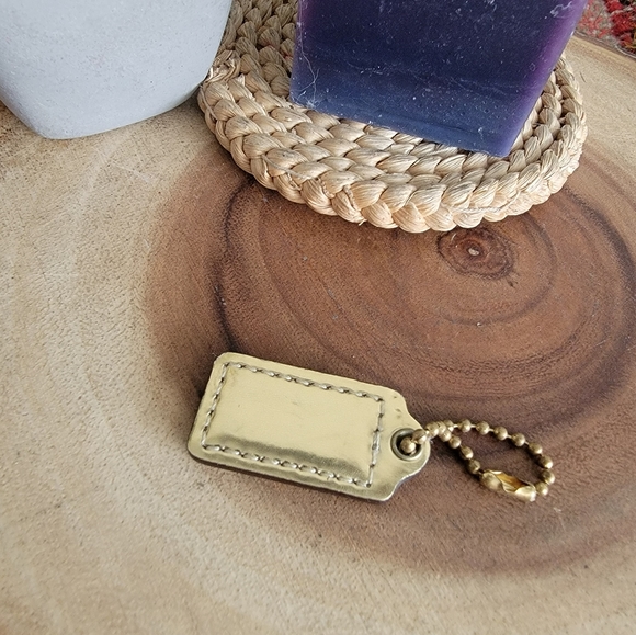 Like new Coach gold hang tag keychain bag charm pendant - Picture 3 of 4